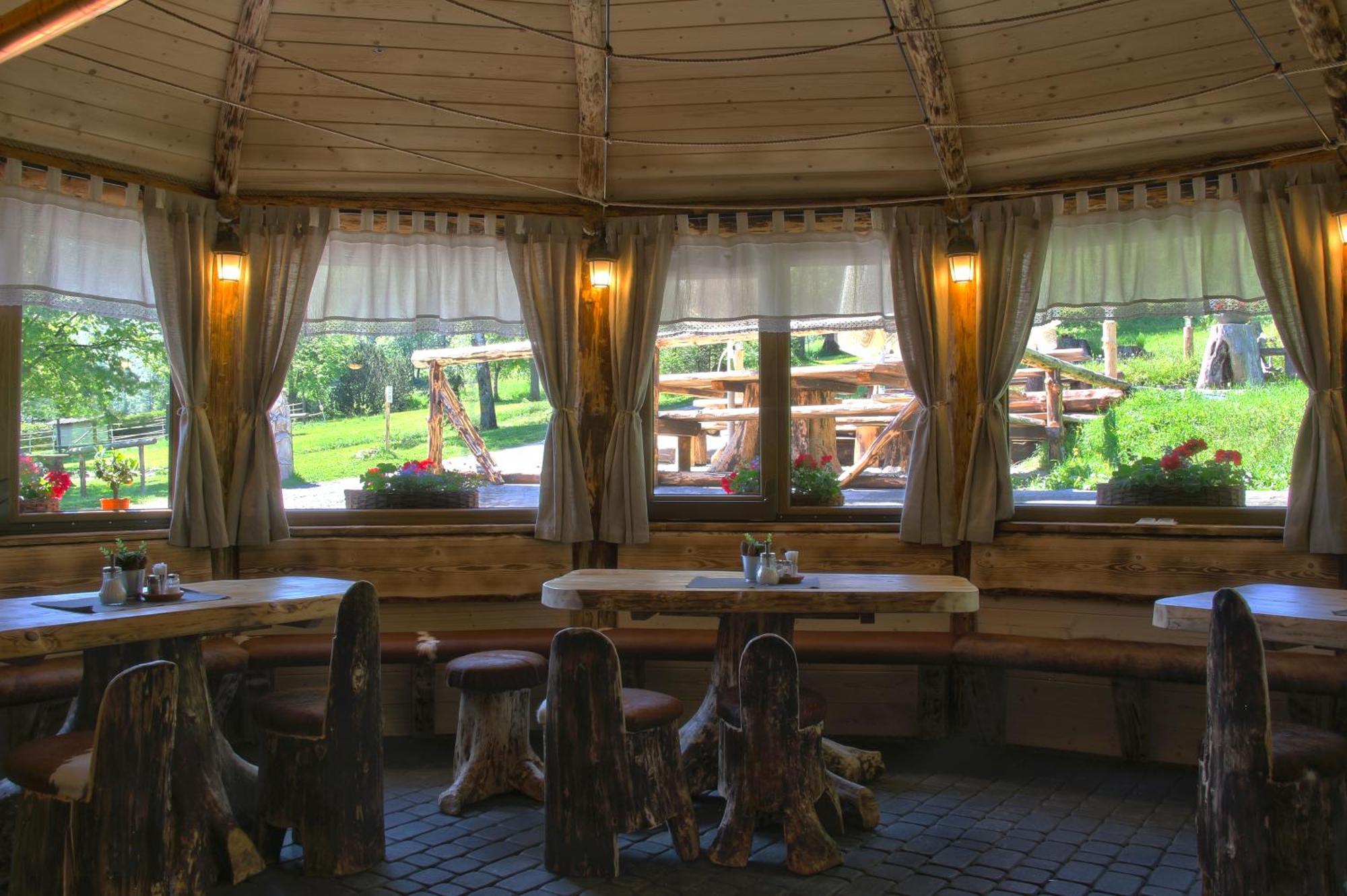 Chata Baba Yaga Zdiar Bagian luar foto